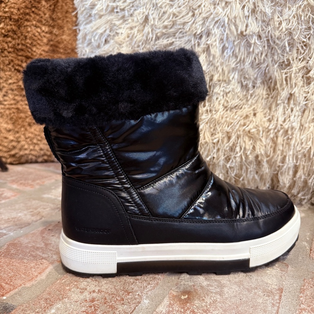 COUGAR black and white faux fur waterproof size 9 boots like new - Picture 9 of 12